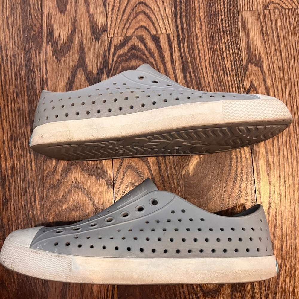 Native "Jefferson Sugarlite" Shoes - Size Woman 9/Men 11